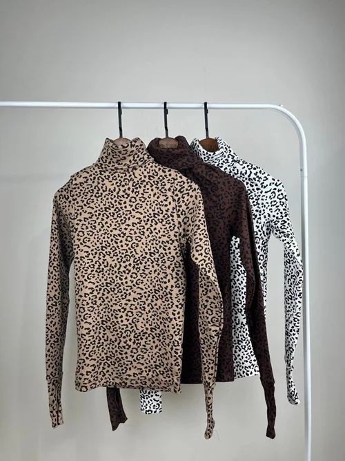 بلوز پلنگی یقه اسکی فینگردار